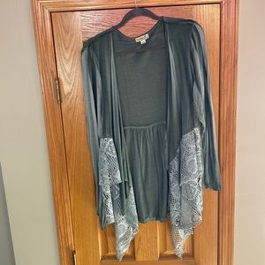Size large green laced cardigan